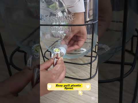 Vídeo ilustrativo de dispenser de bebidas de vidro com torneira. Modelo equivalente: aparência, medidas e acessórios podem variar. Confira as características e os itens inclusos na descrição.