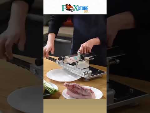 Vídeo ilustrativo de cortador manual de alimentos de bancada. Modelo equivalente: aparência, medidas e acessórios podem variar. Confira as características e os itens inclusos na descrição.