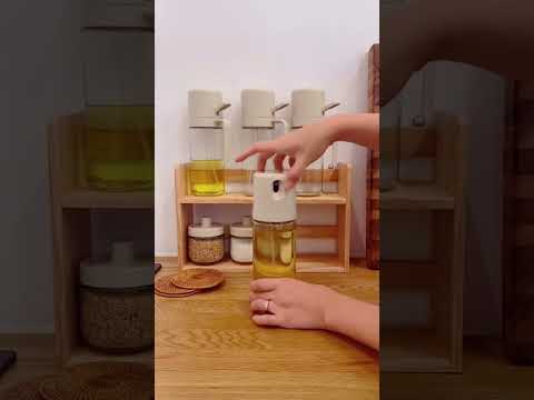 Vídeo ilustrativo de azeiteiro spray. Modelo equivalente: aparência, medidas e acessórios podem variar. Confira as características e os itens inclusos na descrição.