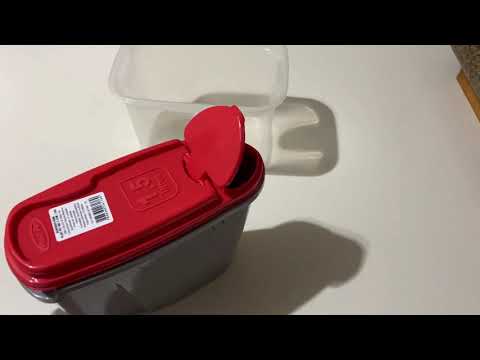 Vídeo ilustrativo de recipiente dosador de ração. Modelo equivalente: aparência, medidas e acessórios podem variar. Confira as características e os itens inclusos na descrição.